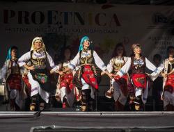 Ansamblurile Uniunii Sârbilor din România au încântat întotdeauna publicul, prin reprezentațiile lor pe scena Festivalului ProEtnica